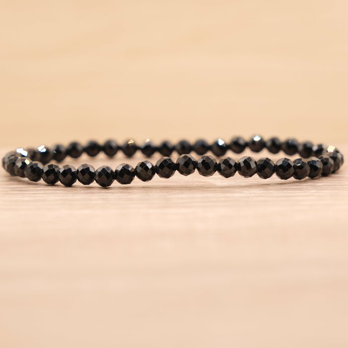 Bracelet en Spinelle Noir Facetté – Protection, Force & Élégance Bracelet en Spinelle Noir Facetté – Protection, Force & Élégance