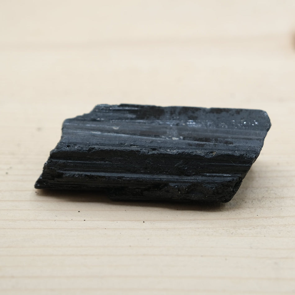 Tourmaline noire brute n° 107/ 101g (Brésil) - Nature Minérale