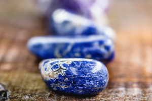 Trois pierres de Sodalite bleue avec des vertus